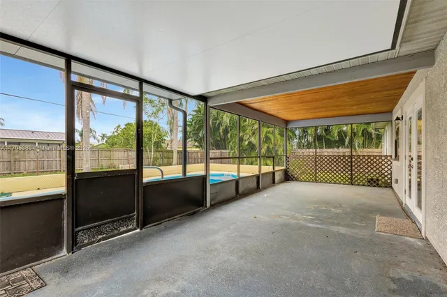 a view of an entrance of the house