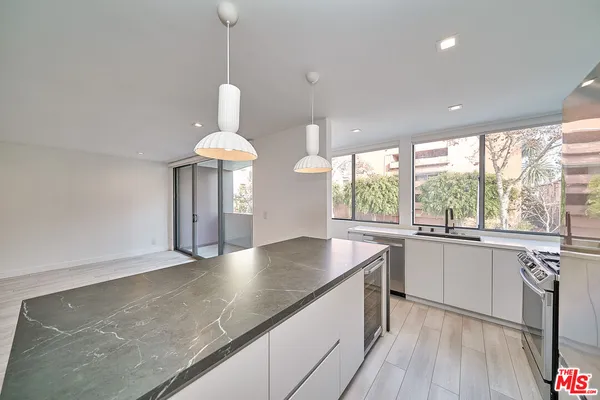 $4,895 | 145 South Maple Drive, Unit 101, Beverly Hills, CA 90212
