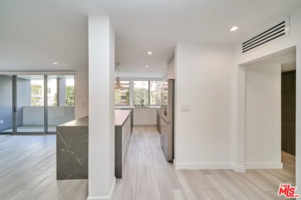 $4,895 | 145 South Maple Drive, Unit 101, Beverly Hills, CA 90212
