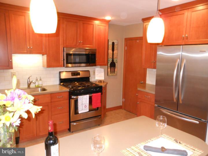 18 Medbury Road Wallingford, PA 19086 - Photo 3 of 13 Kitchen