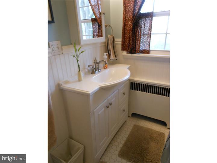 18 Medbury Road Wallingford, PA 19086 - Photo 10 of 13 Bathroom