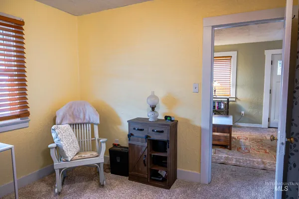 $239,999 | 90 East Jefferson, Huntington, OR 97907
