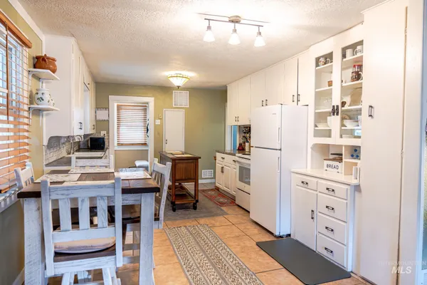 $239,999 | 90 East Jefferson, Huntington, OR 97907