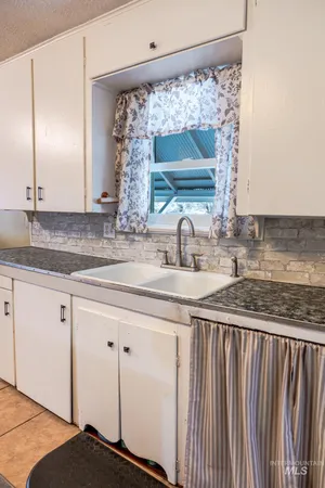 $239,999 | 90 East Jefferson, Huntington, OR 97907