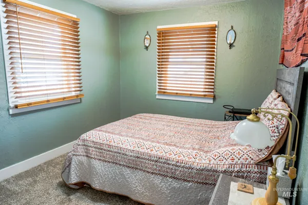 $239,999 | 90 East Jefferson, Huntington, OR 97907