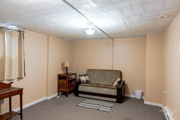 $239,999 | 90 East Jefferson, Huntington, OR 97907