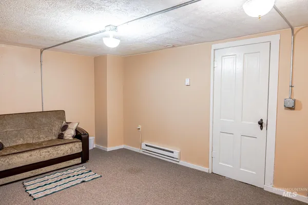 $239,999 | 90 East Jefferson, Huntington, OR 97907