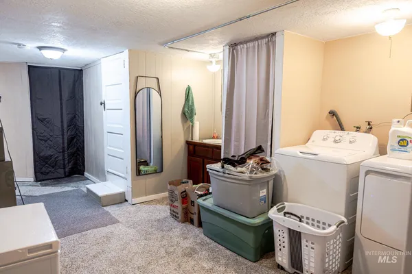 $239,999 | 90 East Jefferson, Huntington, OR 97907