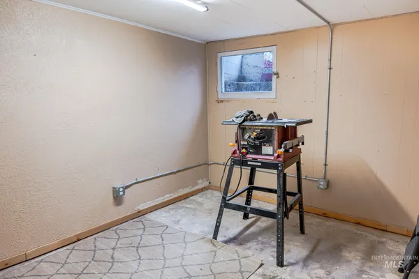 $239,999 | 90 East Jefferson, Huntington, OR 97907