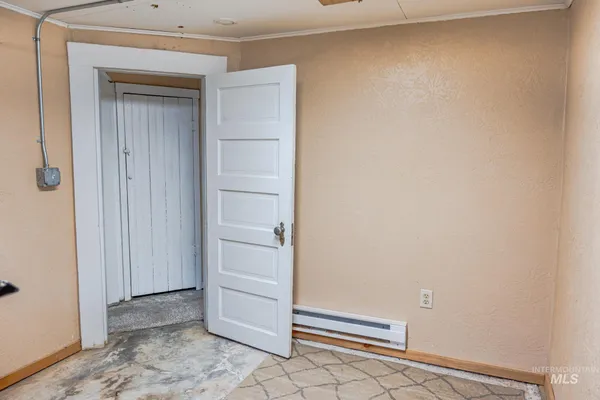 $239,999 | 90 East Jefferson, Huntington, OR 97907