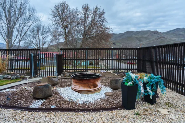 $239,999 | 90 East Jefferson, Huntington, OR 97907