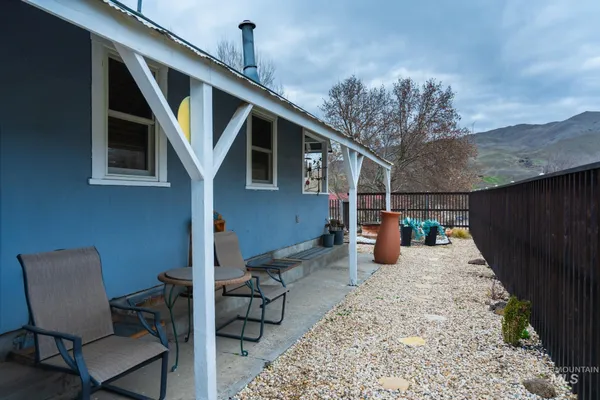 $239,999 | 90 East Jefferson, Huntington, OR 97907