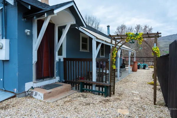 $239,999 | 90 East Jefferson, Huntington, OR 97907