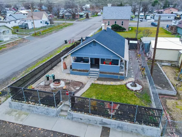 $239,999 | 90 East Jefferson, Huntington, OR 97907