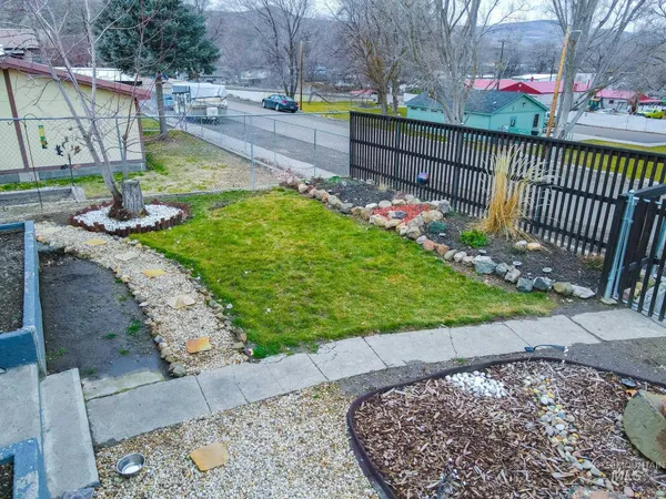 $239,999 | 90 East Jefferson, Huntington, OR 97907