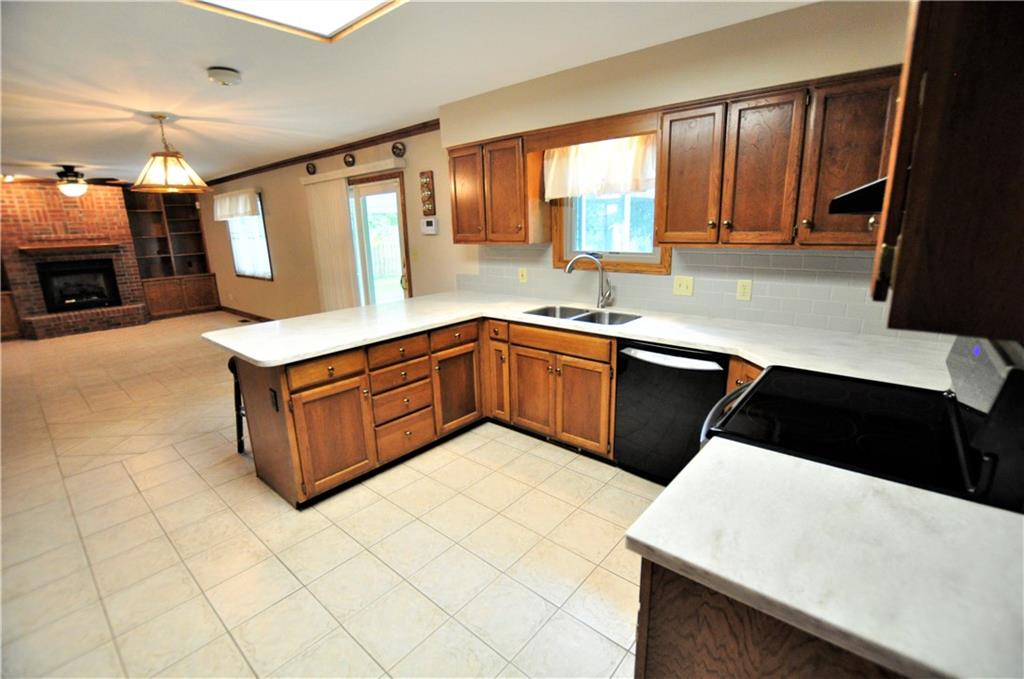 2251 Reston Lane Columbus, IN 47203 - Photo 12 of 51