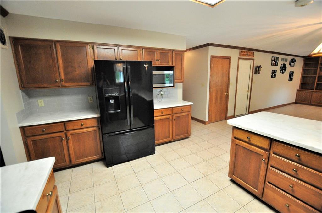 2251 Reston Lane Columbus, IN 47203 - Photo 13 of 51