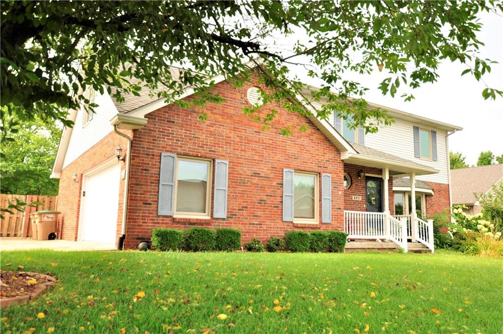 2251 Reston Lane Columbus, IN 47203 - Photo 4 of 51
