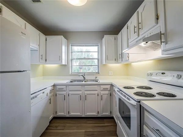 $1,600 | 6 Vista Gdns Trail, Unit 201, Vero Beach, FL 32962