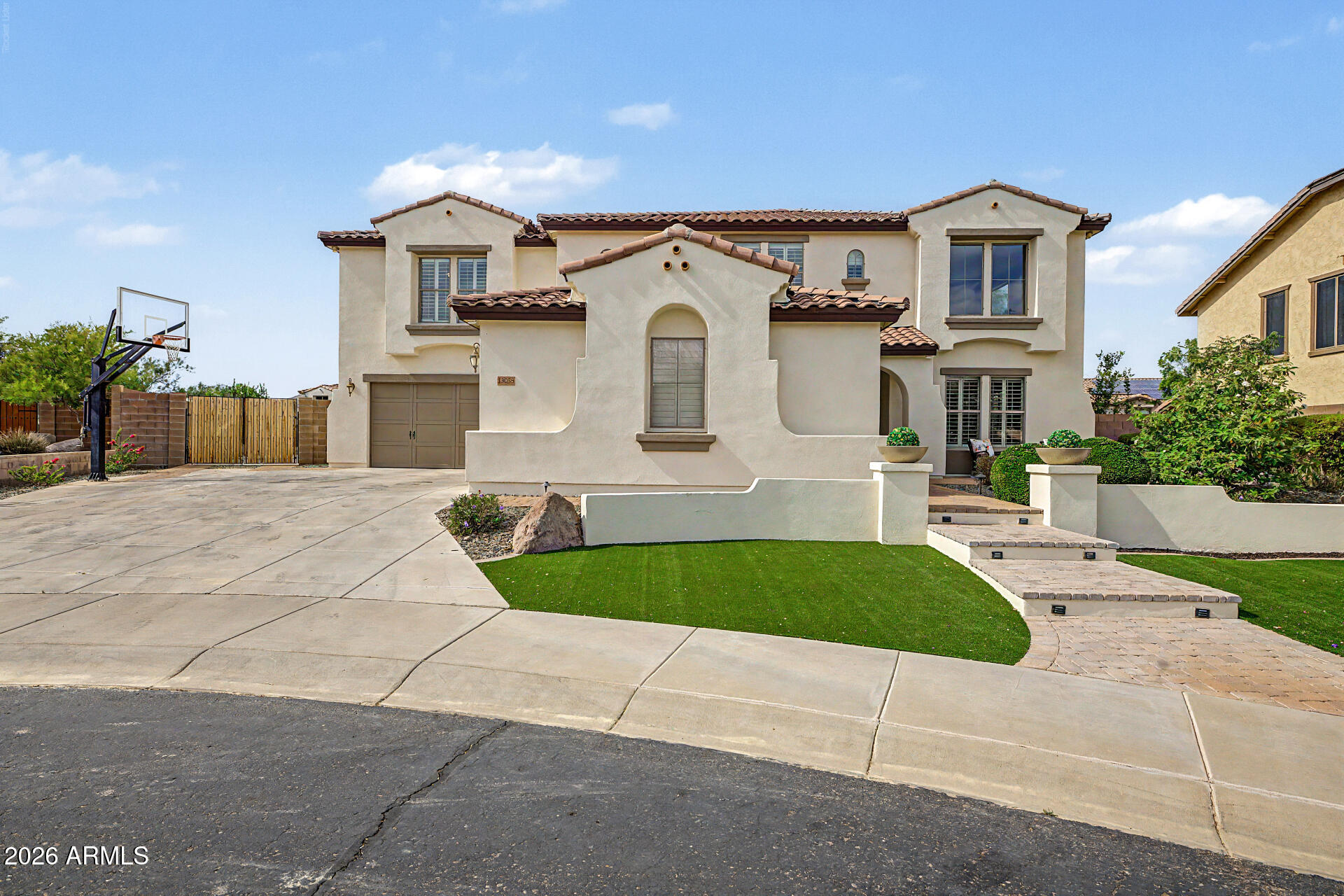 13058 West Lowden Road Peoria, AZ 85383 - Photo 6 of 122 a view of outdoor space yard and front view of a house