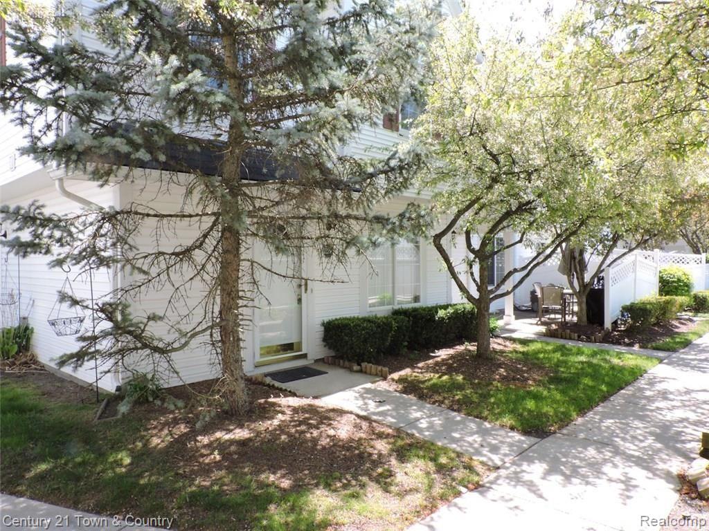 22216 Cape Cod Way, Unit 53 Farmington, MI 48336 - Photo 3 of 30 3.JPG