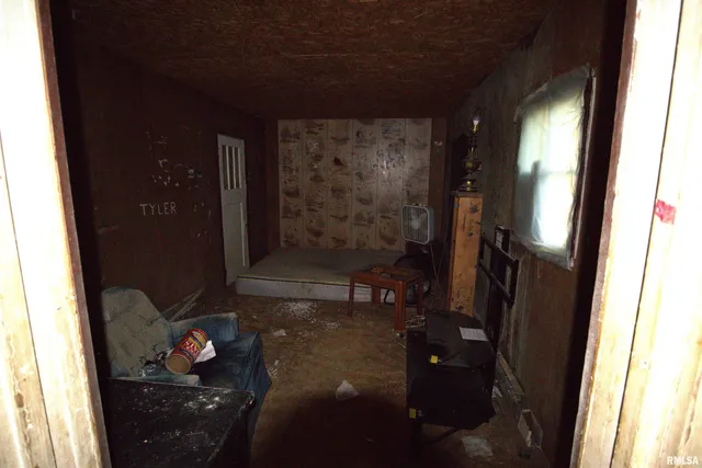 $15,500 | 106 South 1st Street, Elkville, IL 62932