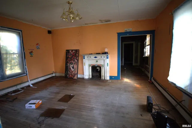 $15,500 | 106 South 1st Street, Elkville, IL 62932