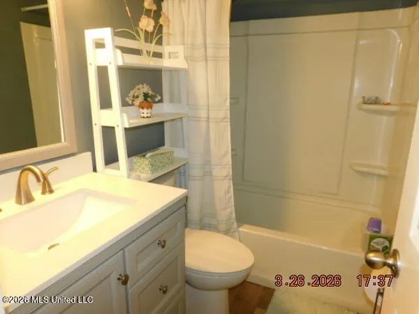 $269,900 | 2224 Itasca Drive, Nesbit, MS 38651