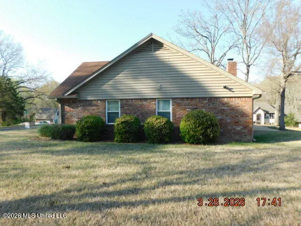 $269,900 | 2224 Itasca Drive, Nesbit, MS 38651