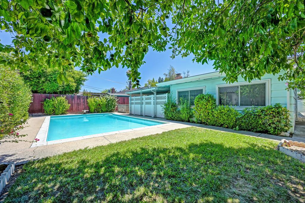 6447 Rexford Way Carmichael, CA 95608 - Photo 32 of 33