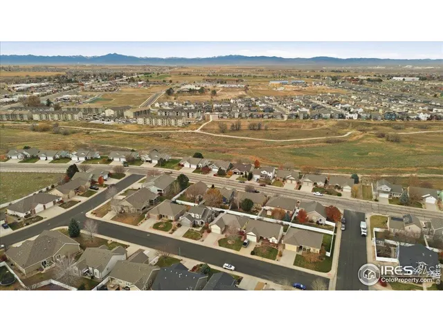 a black and white photo of a city