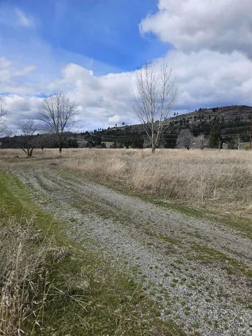 $300,000 | 24225 East Rosewood Avenue, Newman Lake, WA 99025