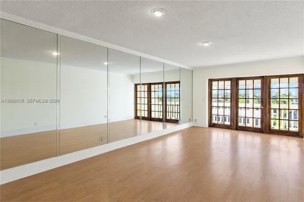 $1,800 | 455 Paradise Isle Boulevard, Unit 402, Hallandale Beach, FL 33009