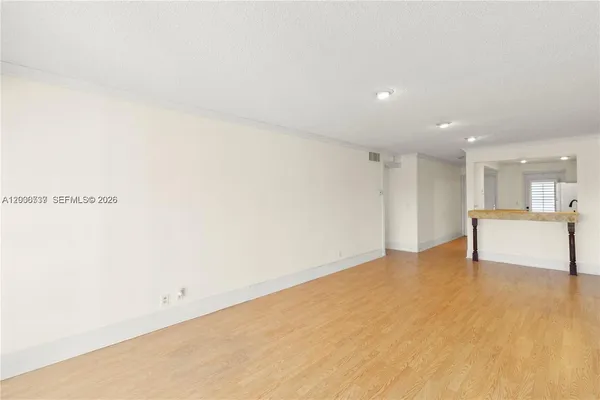 $1,800 | 455 Paradise Isle Boulevard, Unit 402, Hallandale Beach, FL 33009