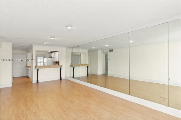 $1,800 | 455 Paradise Isle Boulevard, Unit 402, Hallandale Beach, FL 33009