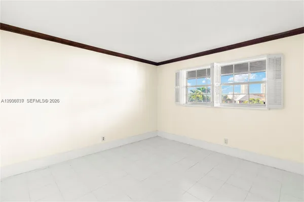 $1,800 | 455 Paradise Isle Boulevard, Unit 402, Hallandale Beach, FL 33009