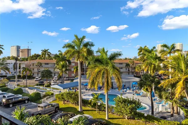 $1,800 | 455 Paradise Isle Boulevard, Unit 402, Hallandale Beach, FL 33009