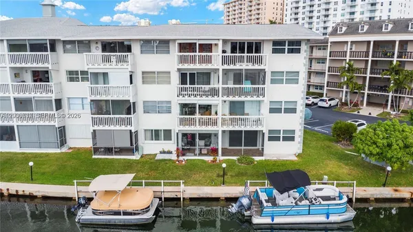 $1,800 | 455 Paradise Isle Boulevard, Unit 402, Hallandale Beach, FL 33009
