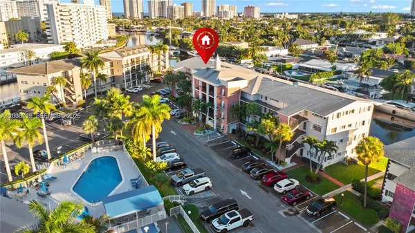 $1,800 | 455 Paradise Isle Boulevard, Unit 402, Hallandale Beach, FL 33009