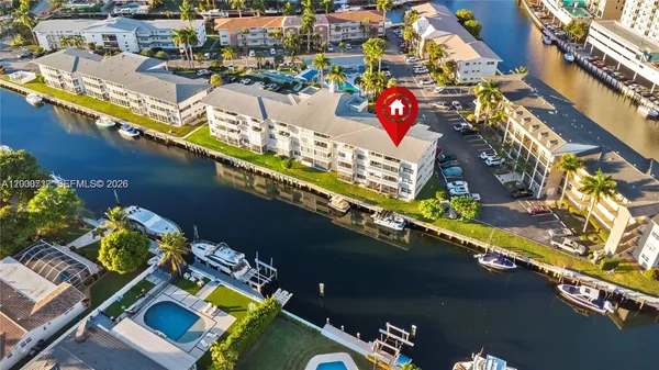 $1,800 | 455 Paradise Isle Boulevard, Unit 402, Hallandale Beach, FL 33009