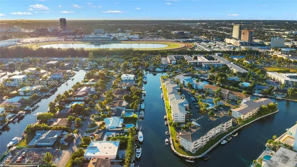 $1,800 | 455 Paradise Isle Boulevard, Unit 402, Hallandale Beach, FL 33009