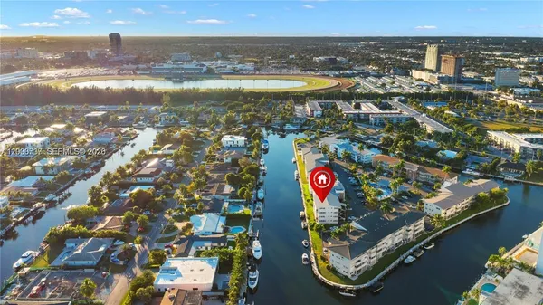 $1,800 | 455 Paradise Isle Boulevard, Unit 402, Hallandale Beach, FL 33009