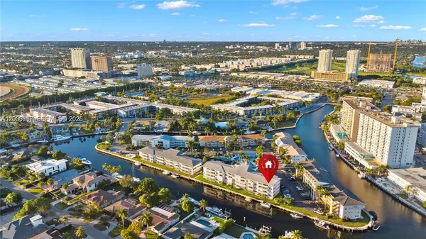 $1,800 | 455 Paradise Isle Boulevard, Unit 402, Hallandale Beach, FL 33009