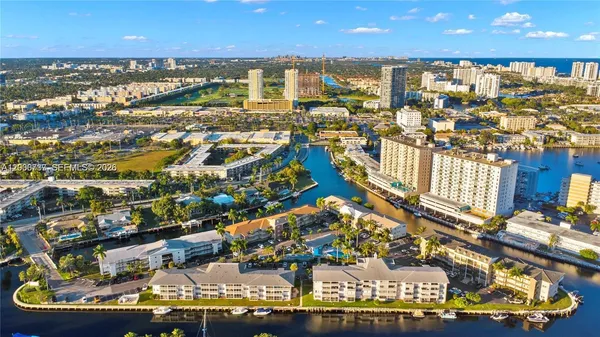 $1,800 | 455 Paradise Isle Boulevard, Unit 402, Hallandale Beach, FL 33009