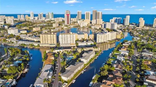 $1,800 | 455 Paradise Isle Boulevard, Unit 402, Hallandale Beach, FL 33009