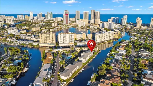 $1,800 | 455 Paradise Isle Boulevard, Unit 402, Hallandale Beach, FL 33009