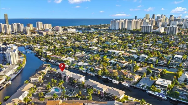 $1,800 | 455 Paradise Isle Boulevard, Unit 402, Hallandale Beach, FL 33009