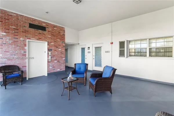 $1,800 | 455 Paradise Isle Boulevard, Unit 402, Hallandale Beach, FL 33009