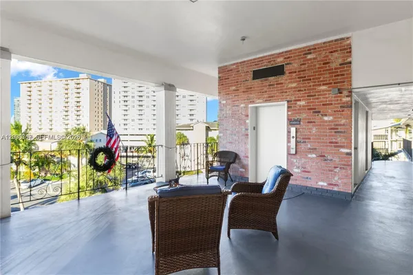 $1,800 | 455 Paradise Isle Boulevard, Unit 402, Hallandale Beach, FL 33009