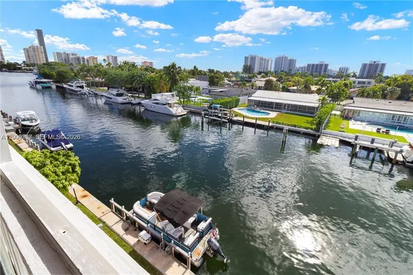 $1,800 | 455 Paradise Isle Boulevard, Unit 402, Hallandale Beach, FL 33009